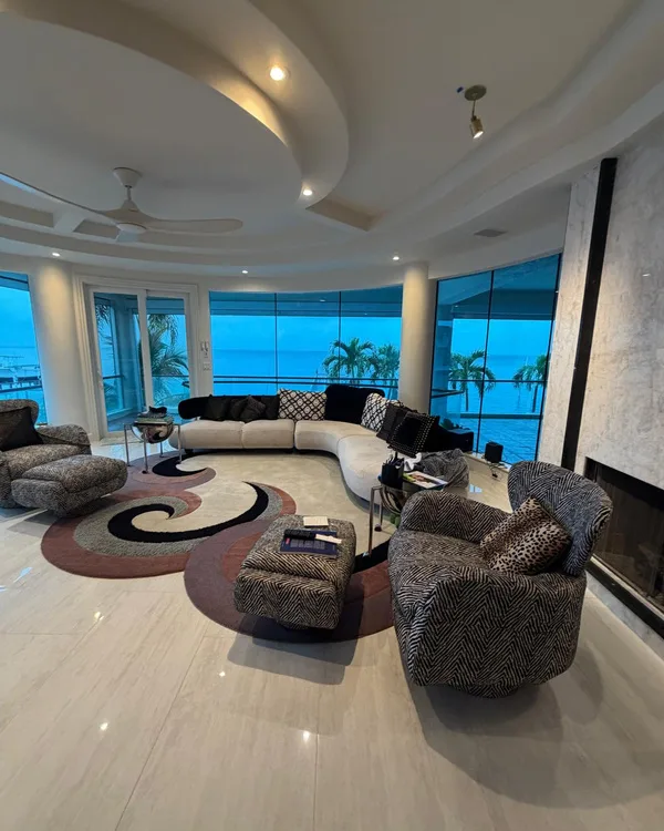 Living room remodeled by Bastos Solutions Corp