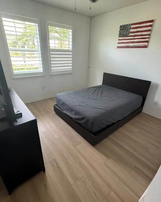 Finished: Light oak-look floors in bedrooms & hallways